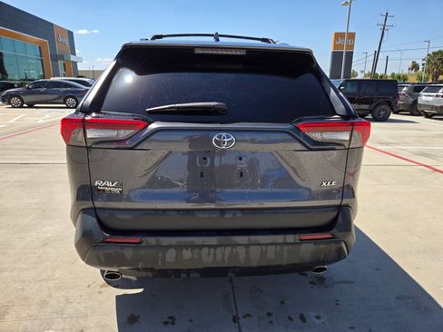 Used 2023 Toyota RAV4 XLE w/ Convenience Package FWD image 4