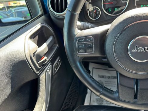 Used 2016 Jeep Wrangler Unlimited Rubicon w/ Connectivity Group image 30