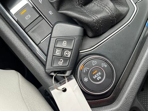 Used 2019 Volkswagen Tiguan SEL image 36
