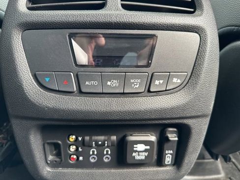 Used 2018 Honda Pilot Touring image 11