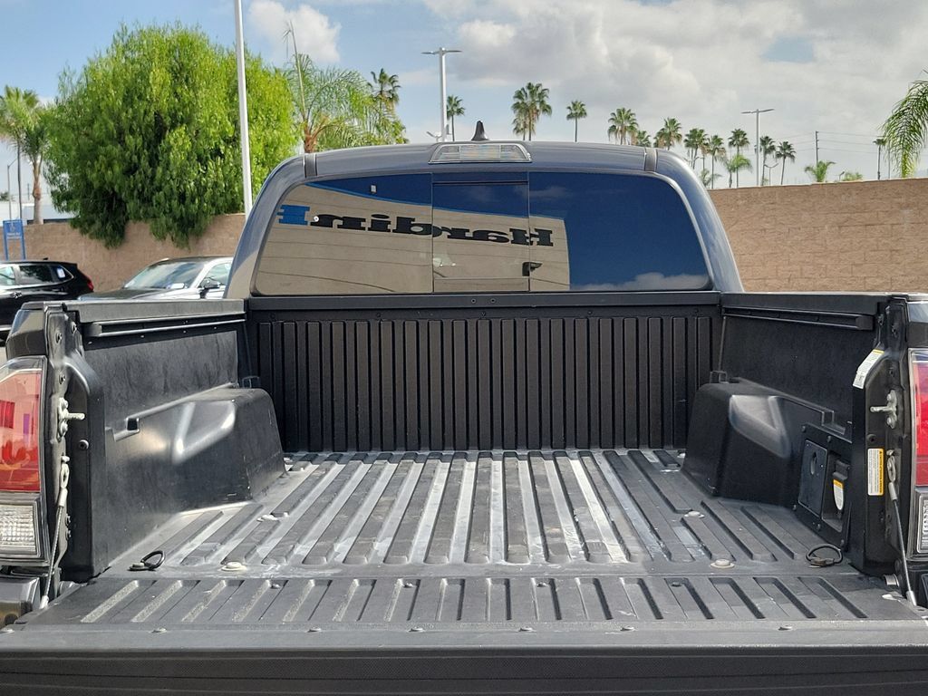Used 2022 Toyota Tacoma TRD Off-Road w/ TRD Premium Off Road Package AWD/4WD image 9