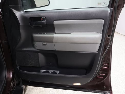 Used 2016 Toyota Sequoia SR5 AWD/4WD image 22