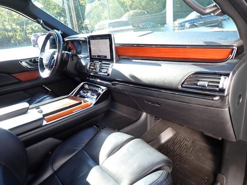 Used 2020 Lincoln Navigator Reserve image 11