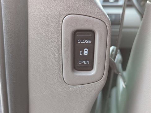 Used 2011 Honda Odyssey Touring Elite image 16