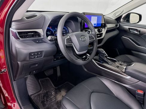 Used 2026 Toyota Highlander Platinum AWD/4WD image 9