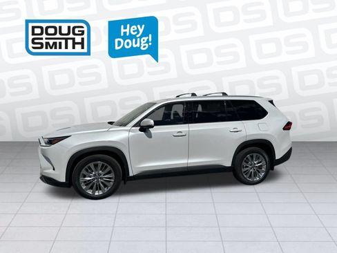 Used 2024 Toyota Grand Highlander AWD image 2
