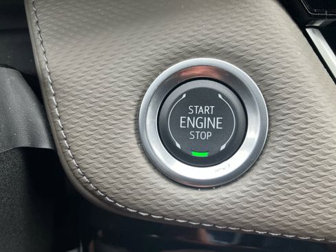 Used 2025 Chevrolet Equinox LT w/ Convenience Package II FWD image 29