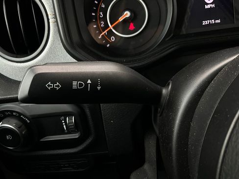 Used 2025 Jeep Wrangler Sport S image 32