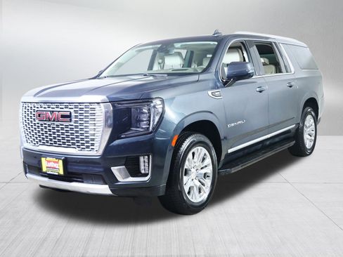 Used 2022 GMC Yukon XL Denali image 3
