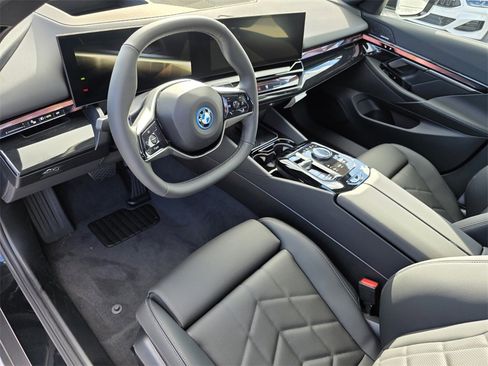New 2026 BMW i5 eDrive40 image 8