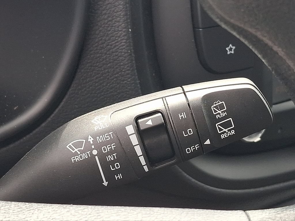 Used 2025 Kia Soul LX w/ LX Technology Package FWD image 27