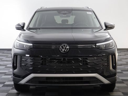 New 2026 Volkswagen Tiguan SE image 21