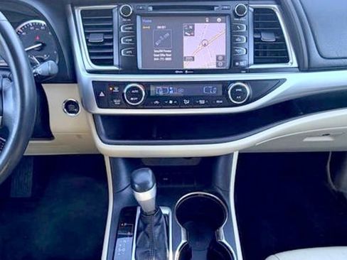 Used 2014 Toyota Highlander XLE image 40