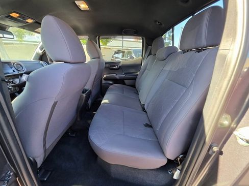 Used 2019 Toyota Tacoma TRD Sport image 18