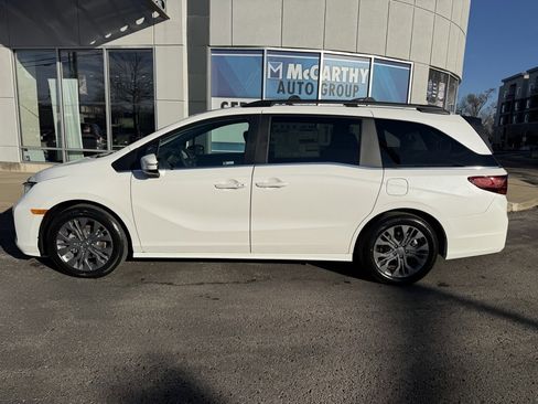 New 2026 Honda Odyssey Touring image 2