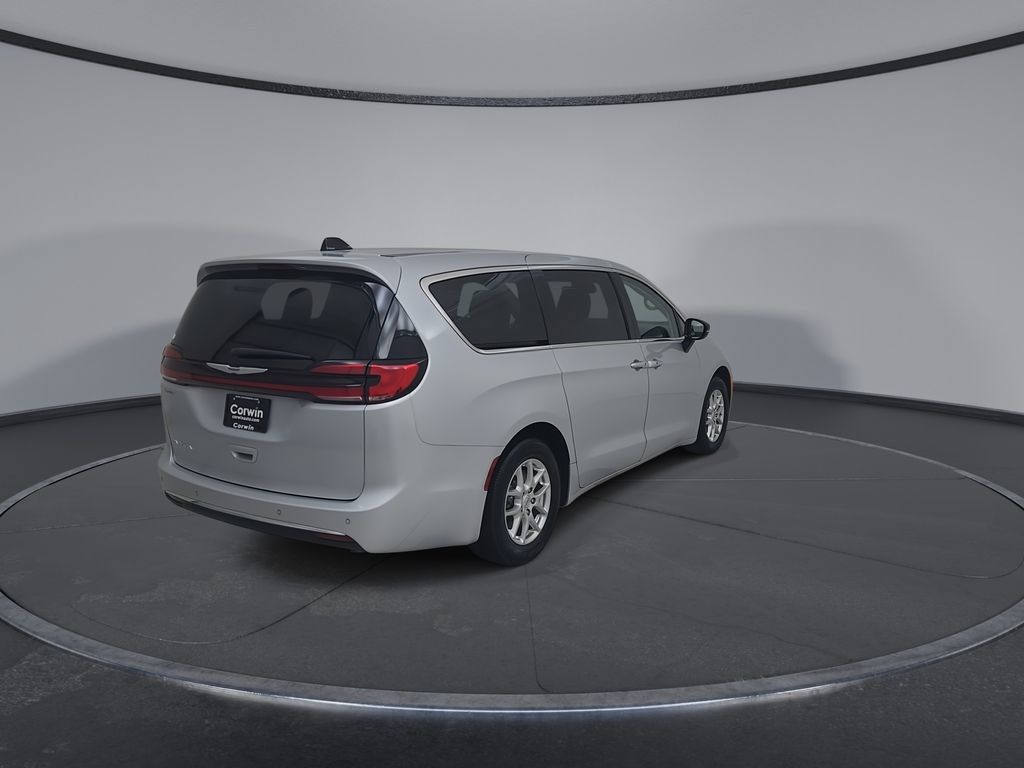 Certified 2024 Chrysler Pacifica Touring-L FWD image 16