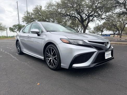 Used 2022 Toyota Camry SE FWD image 9