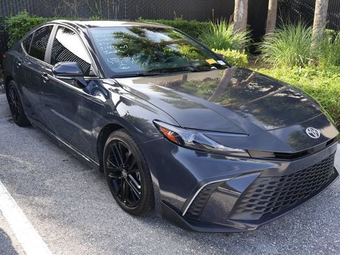 Used 2025 Toyota Camry SE w/ Convenience Package FWD image 6