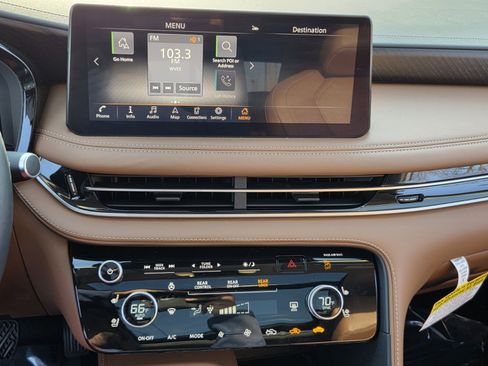 Used 2023 INFINITI QX60 Sensory w/ Vision Package image 19