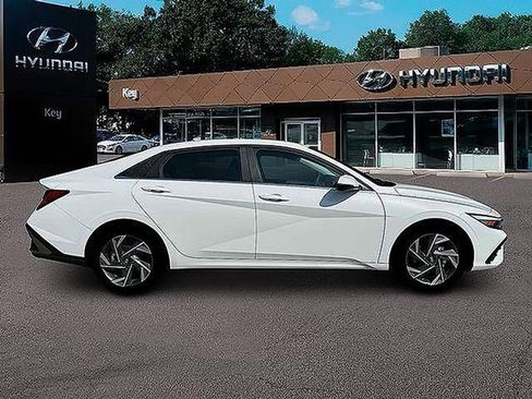 Used 2025 Hyundai Elantra Limited FWD image 13