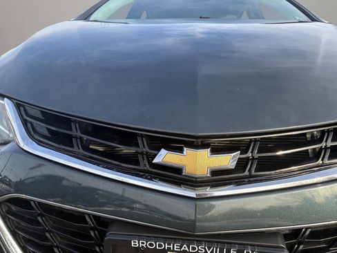 Used 2018 Chevrolet Cruze Premier FWD image 25