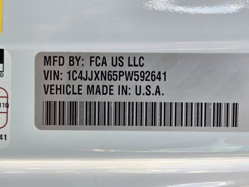 Used 2023 Jeep Wrangler Unlimited image 33