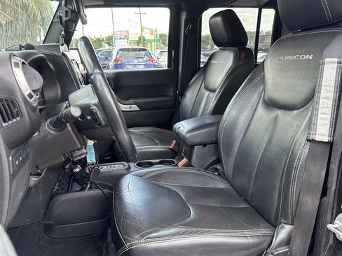 Used 2015 Jeep Wrangler Unlimited Rubicon w/ Connectivity Group AWD/4WD image 12