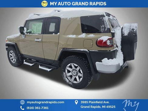Used 2014 Toyota FJ Cruiser 2WD image 10