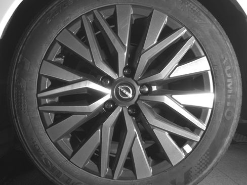Used 2025 Nissan Altima 2.5 SV FWD image 14