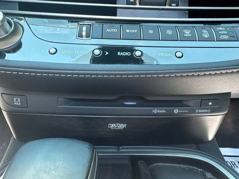 Used 2021 Lexus LS 500 w/ Interior Upgrade Package RWD image 19