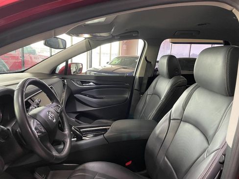 Used 2018 Buick Enclave Essence image 16