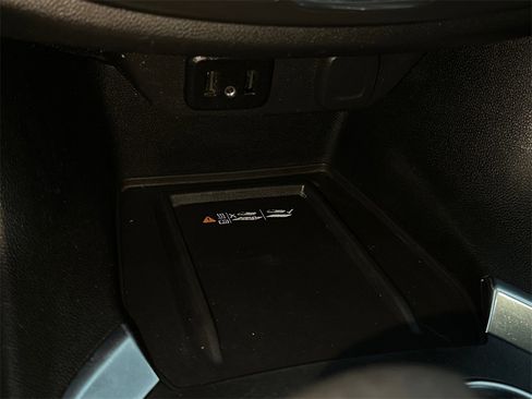 Used 2022 Chevrolet Traverse LT w/ Midnight/Sport Edition image 34