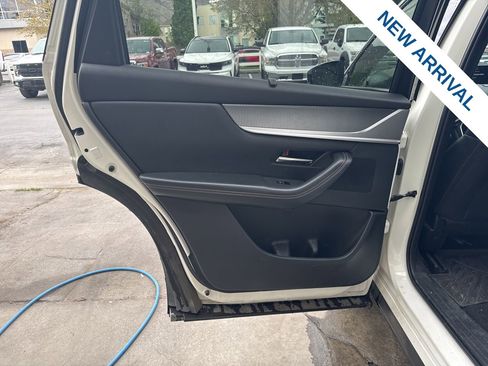 Used 2024 MAZDA CX-90 3.3 Turbo w/ Preferred Package AWD/4WD image 15