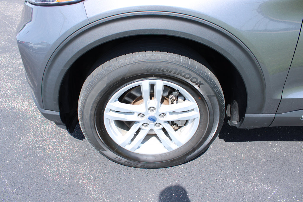 Used 2024 Ford Explorer XLT AWD/4WD image 5