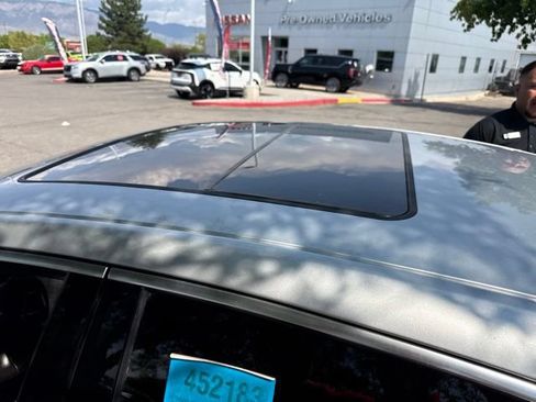 Used 2017 Chevrolet Impala Premier w/ Enhanced Convenience Package FWD image 8