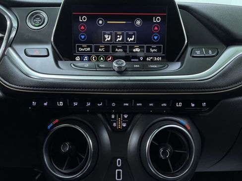 Used 2019 Chevrolet Blazer Premier w/ Driver Confidence II Package FWD image 24