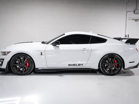 Used 2022 Ford Mustang Shelby GT500 w/ Carbon Fiber Track Pack RWD image 6