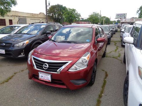 Used 2018 Nissan Versa SV FWD image 39