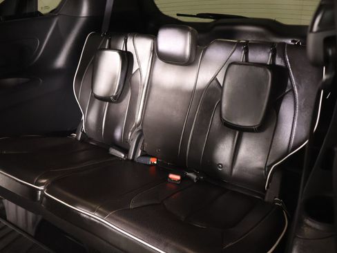 Used 2021 Chrysler Pacifica Limited w/ Uconnect Theater Family Group FWD image 14