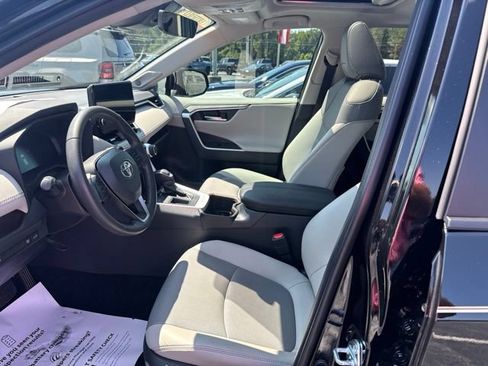 Used 2025 Toyota RAV4 Limited FWD image 5
