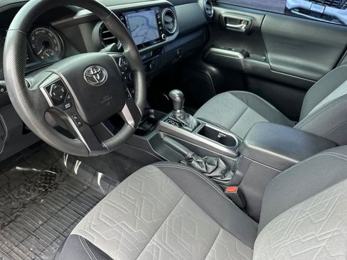 Used 2022 Toyota Tacoma TRD Off-Road w/ Technology Package image 11