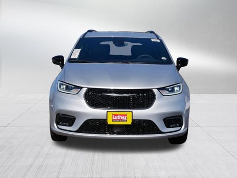 New 2026 Chrysler Pacifica Select image 2