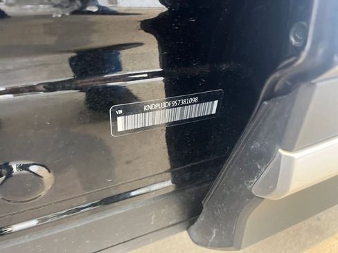 Used 2025 Kia Sportage LX image 28