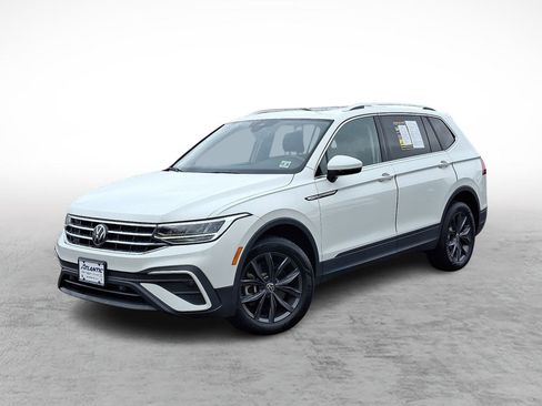 Used 2022 Volkswagen Tiguan SE w/ Panoramic Sunroof Package image 1