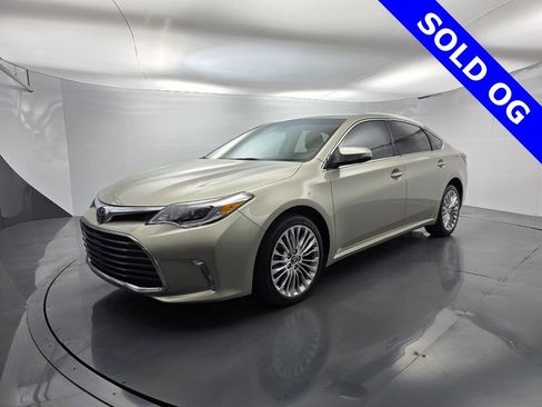 Used 2017 Toyota Avalon Limited image 8