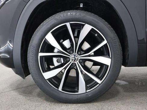 New 2026 Volkswagen Atlas Cross Sport SEL Premium R-Line image 5