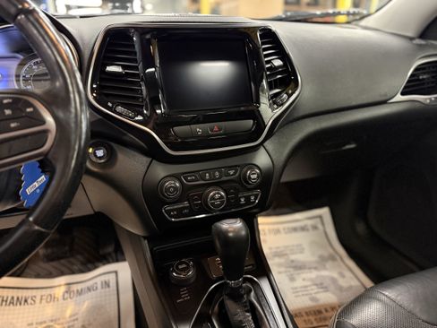 Used 2019 Jeep Cherokee Limited AWD/4WD image 11