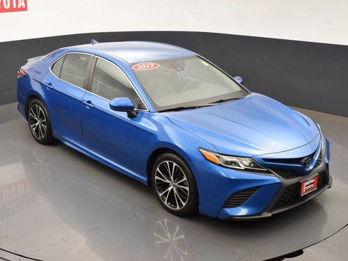 Used 2019 Toyota Camry SE image 21