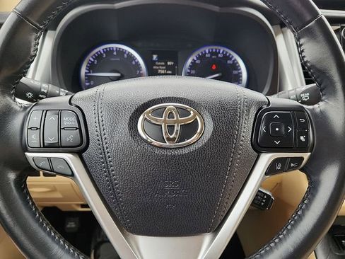 Used 2018 Toyota Highlander XLE FWD image 24