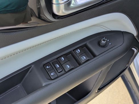 Used 2025 Jeep Compass Limited AWD/4WD image 9